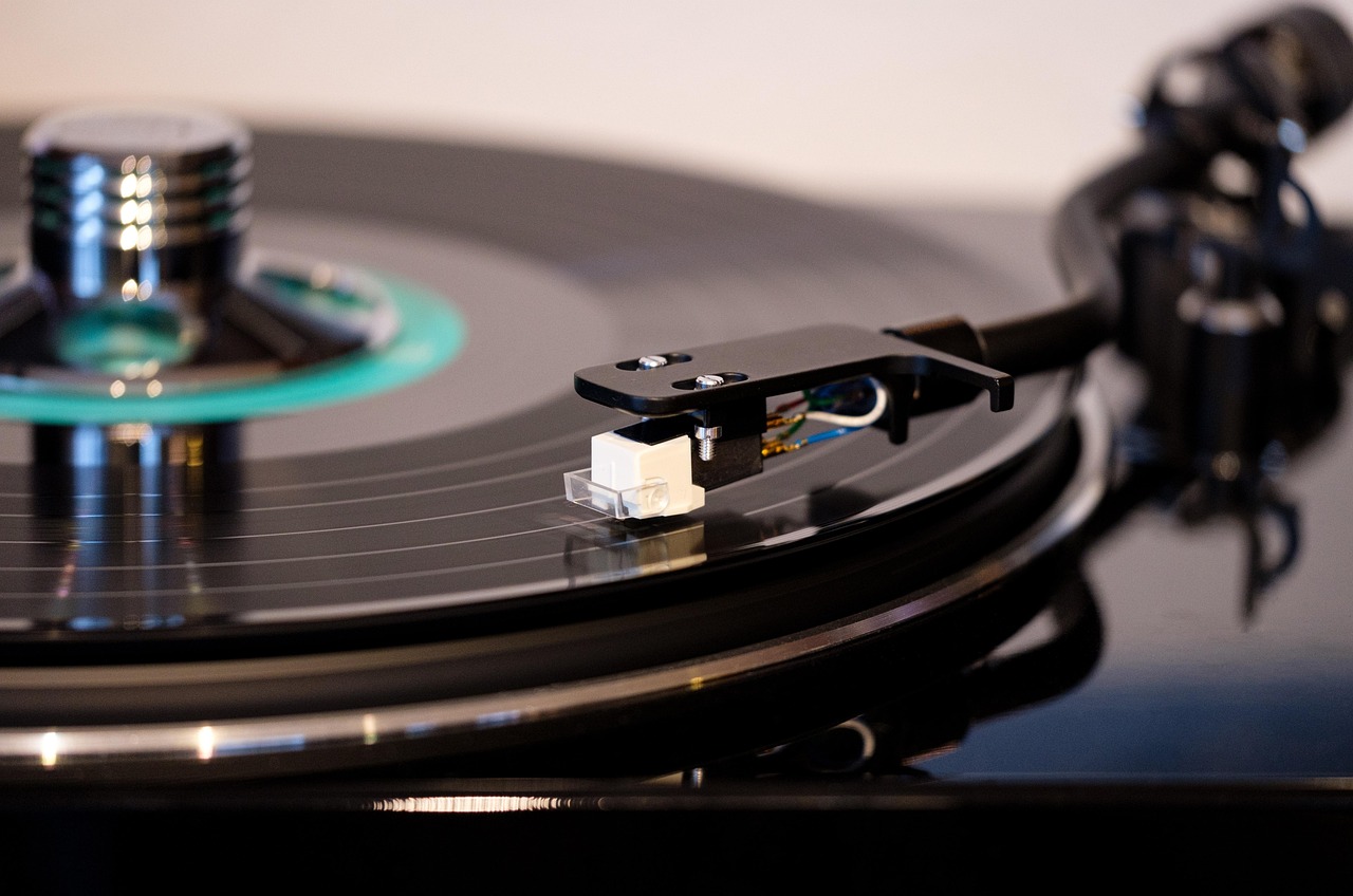 Vinyl Flooring Resale Value: Cary, IL Homeowner's 2026 Guide